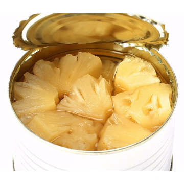 Canned pineapple in syrup